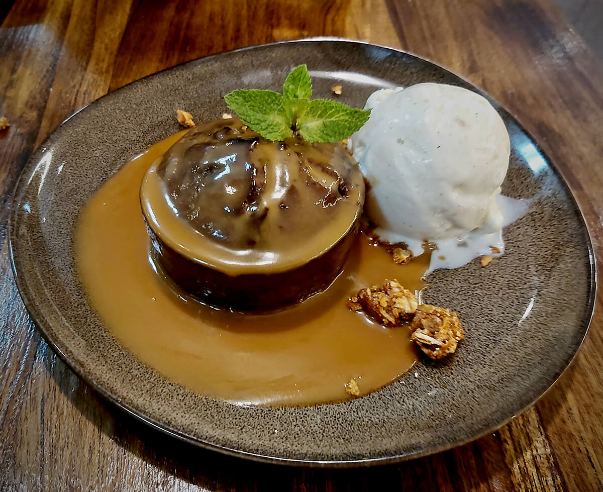 Sticky date pudding